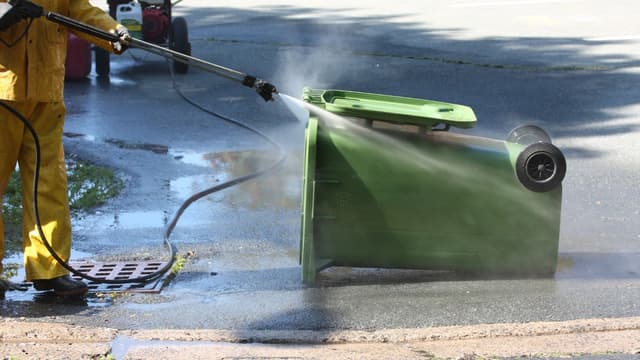 Green Cleen Franchise - wheelie bin cleaning services