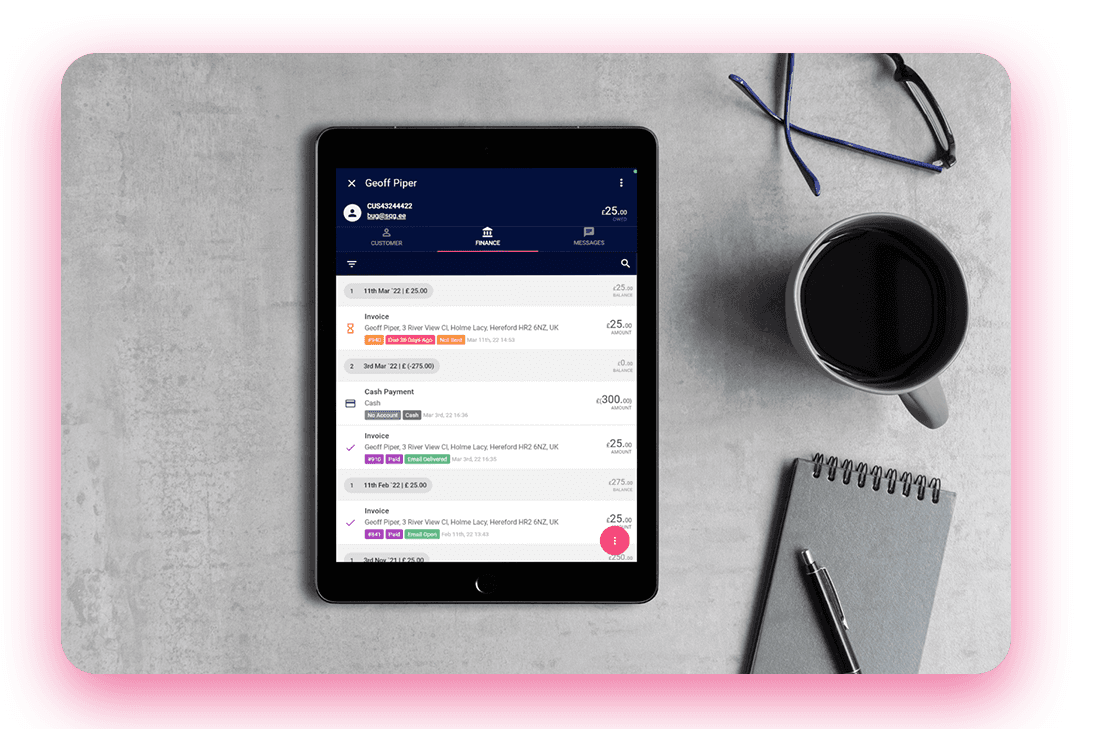 Finance Tab on Squeegee helping businesses to keep track of customer invoices and payments